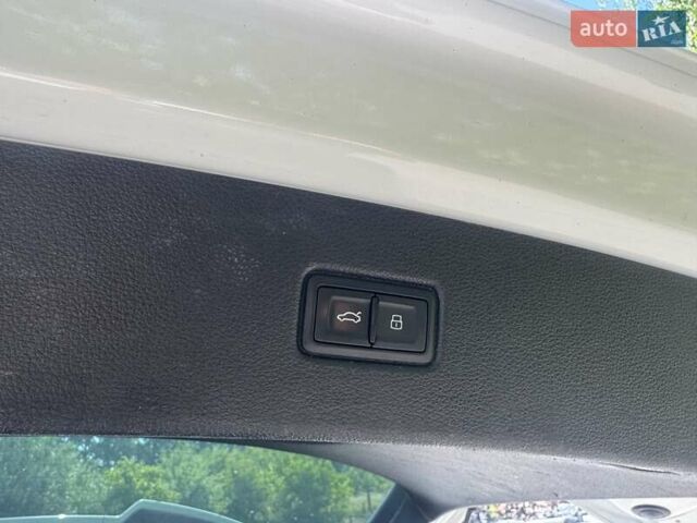 Белый Ауди SQ7, объемом двигателя 3.96 л и пробегом 206 тыс. км за 45000 $, фото 19 на Automoto.ua