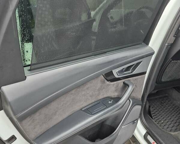 Білий Ауді SQ7, об'ємом двигуна 3.96 л та пробігом 296 тис. км за 44000 $, фото 15 на Automoto.ua