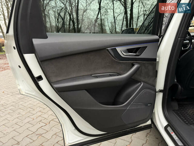 Белый Ауди SQ7, объемом двигателя 3.96 л и пробегом 206 тыс. км за 44000 $, фото 34 на Automoto.ua