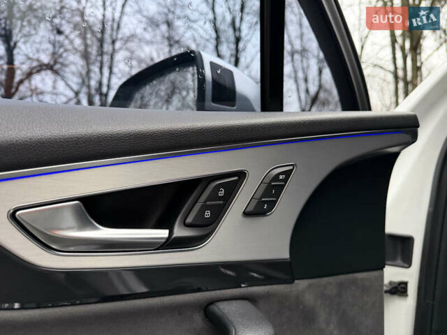 Белый Ауди SQ7, объемом двигателя 3.96 л и пробегом 206 тыс. км за 44000 $, фото 30 на Automoto.ua