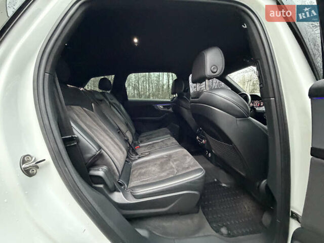 Белый Ауди SQ7, объемом двигателя 3.96 л и пробегом 206 тыс. км за 44000 $, фото 38 на Automoto.ua