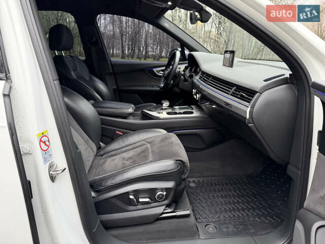 Белый Ауди SQ7, объемом двигателя 3.96 л и пробегом 206 тыс. км за 44000 $, фото 43 на Automoto.ua