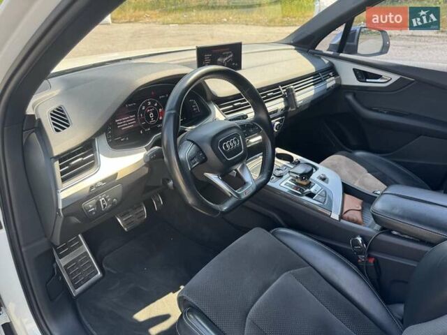 Белый Ауди SQ7, объемом двигателя 3.96 л и пробегом 206 тыс. км за 45000 $, фото 13 на Automoto.ua