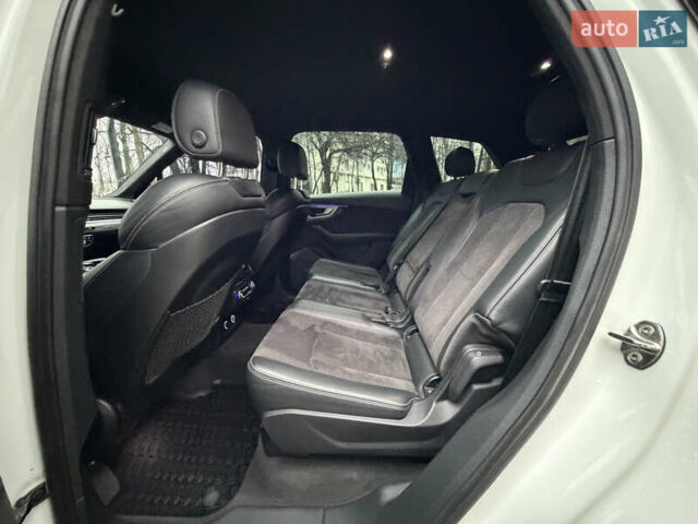 Белый Ауди SQ7, объемом двигателя 3.96 л и пробегом 206 тыс. км за 44000 $, фото 35 на Automoto.ua