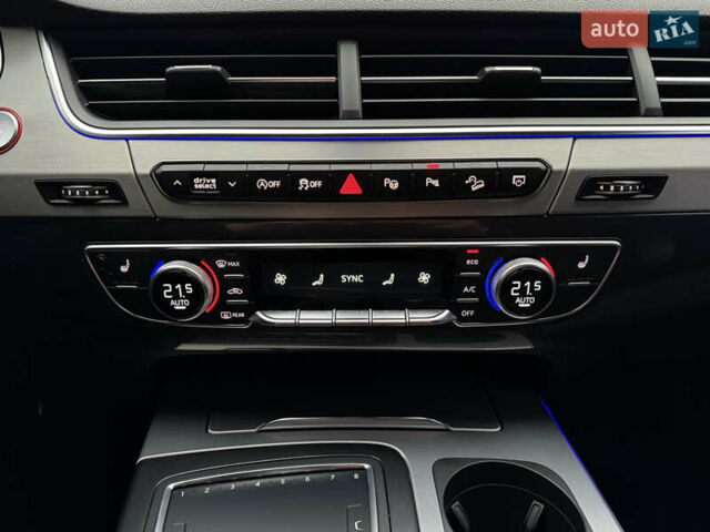 Белый Ауди SQ7, объемом двигателя 3.96 л и пробегом 206 тыс. км за 44000 $, фото 48 на Automoto.ua