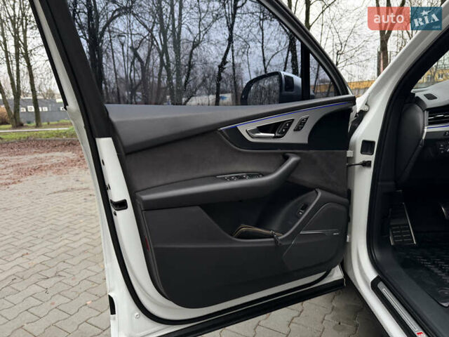 Белый Ауди SQ7, объемом двигателя 3.96 л и пробегом 206 тыс. км за 44000 $, фото 29 на Automoto.ua