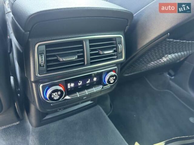 Белый Ауди SQ7, объемом двигателя 3.96 л и пробегом 206 тыс. км за 45000 $, фото 6 на Automoto.ua