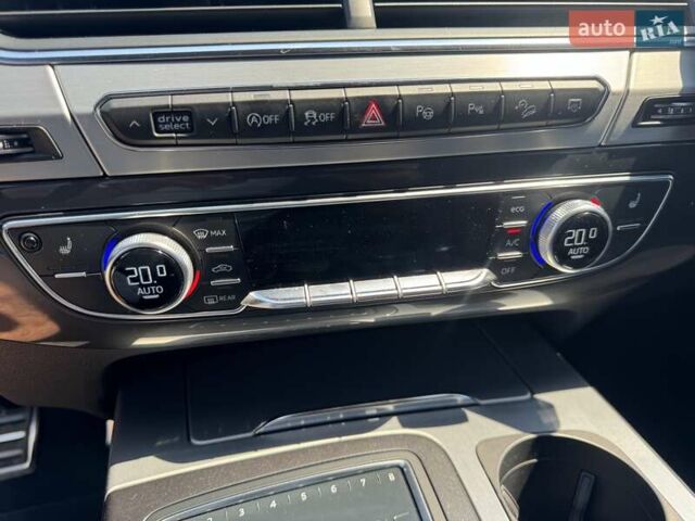 Белый Ауди SQ7, объемом двигателя 3.96 л и пробегом 206 тыс. км за 45000 $, фото 11 на Automoto.ua