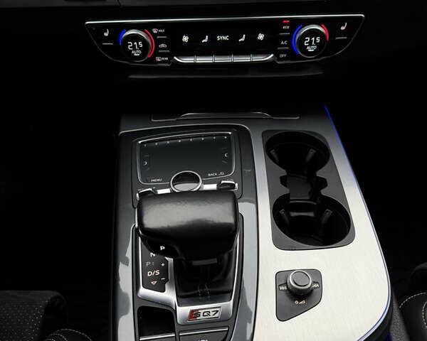 Белый Ауди SQ7, объемом двигателя 3.96 л и пробегом 206 тыс. км за 44000 $, фото 47 на Automoto.ua