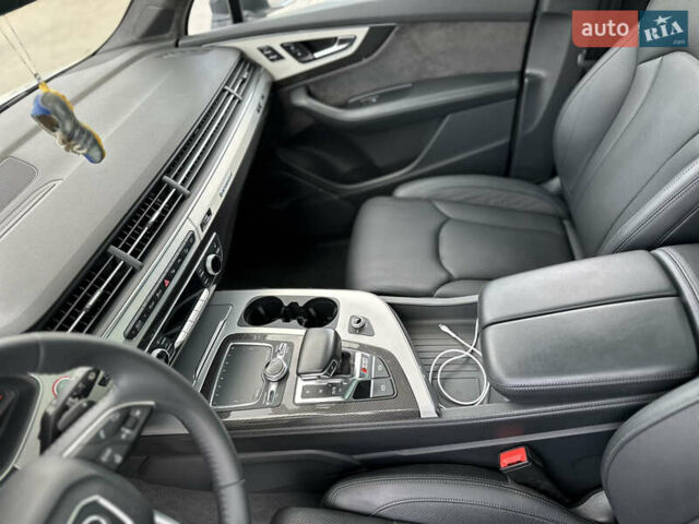 Білий Ауді SQ7, об'ємом двигуна 3.96 л та пробігом 231 тис. км за 40000 $, фото 46 на Automoto.ua