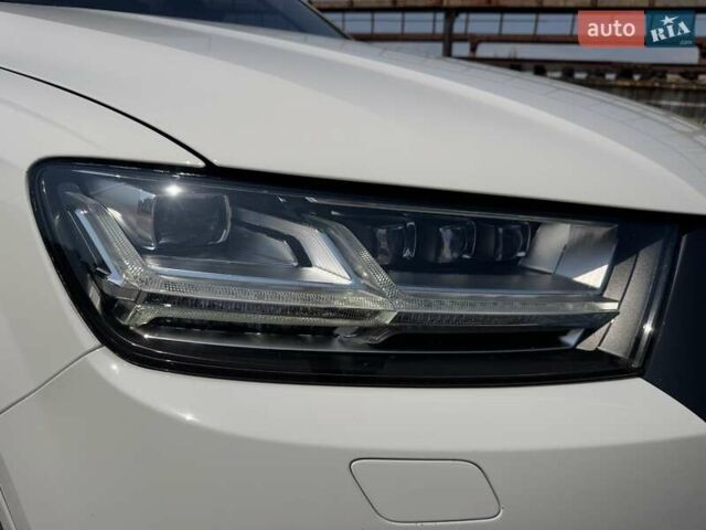 Белый Ауди SQ7, объемом двигателя 3.96 л и пробегом 206 тыс. км за 45000 $, фото 18 на Automoto.ua