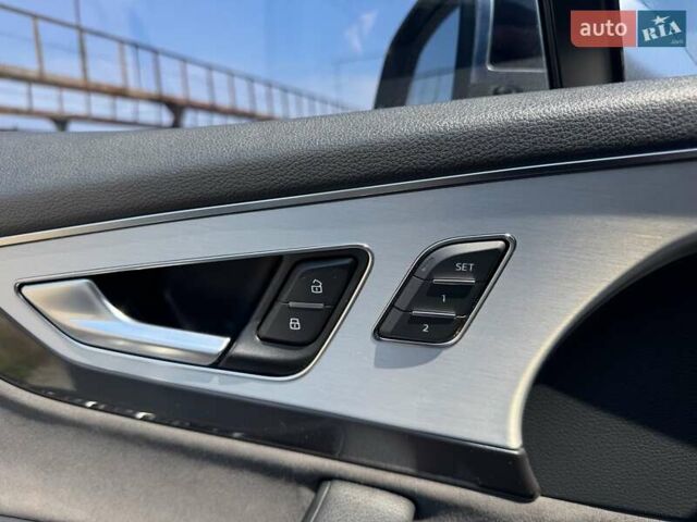 Белый Ауди SQ7, объемом двигателя 3.96 л и пробегом 206 тыс. км за 45000 $, фото 9 на Automoto.ua