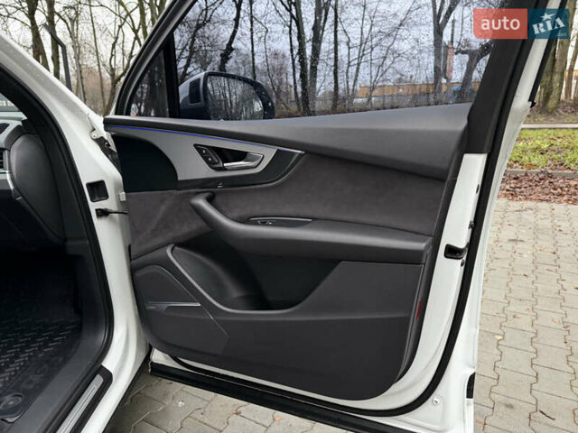 Белый Ауди SQ7, объемом двигателя 3.96 л и пробегом 206 тыс. км за 44000 $, фото 42 на Automoto.ua