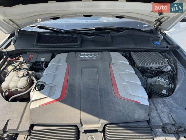 Белый Ауди SQ7, объемом двигателя 3.96 л и пробегом 206 тыс. км за 45000 $, фото 5 на Automoto.ua