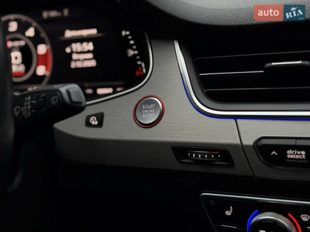 Белый Ауди SQ7, объемом двигателя 3.96 л и пробегом 206 тыс. км за 44000 $, фото 49 на Automoto.ua