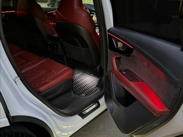 Белый Ауди SQ7, объемом двигателя 3.96 л и пробегом 129 тыс. км за 88000 $, фото 34 на Automoto.ua