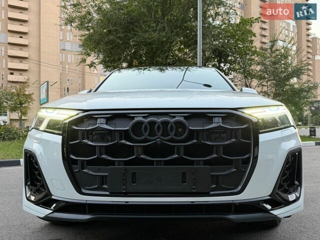 Белый Ауди SQ7, объемом двигателя 3.96 л и пробегом 129 тыс. км за 88000 $, фото 3 на Automoto.ua