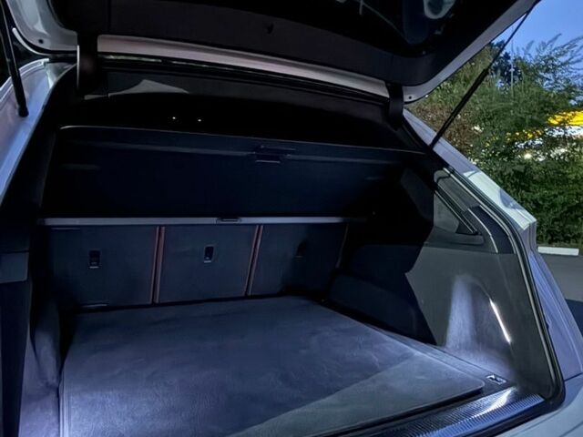 Белый Ауди SQ7, объемом двигателя 3.96 л и пробегом 129 тыс. км за 88000 $, фото 44 на Automoto.ua