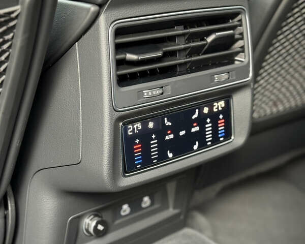 Белый Ауди SQ7, объемом двигателя 4 л и пробегом 49 тыс. км за 78000 $, фото 15 на Automoto.ua