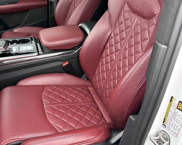 Белый Ауди SQ7, объемом двигателя 4 л и пробегом 53 тыс. км за 67890 $, фото 12 на Automoto.ua