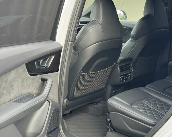 Белый Ауди SQ7, объемом двигателя 4 л и пробегом 49 тыс. км за 78000 $, фото 14 на Automoto.ua