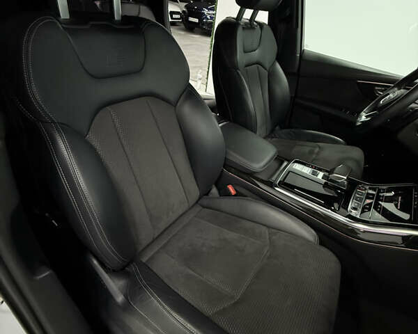 Белый Ауди SQ7, объемом двигателя 4 л и пробегом 62 тыс. км за 67500 $, фото 26 на Automoto.ua