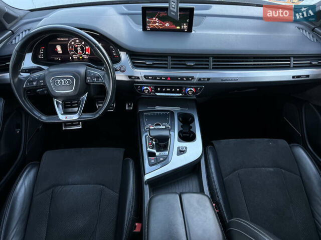 Черный Ауди SQ7, объемом двигателя 3.96 л и пробегом 343 тыс. км за 35500 $, фото 24 на Automoto.ua