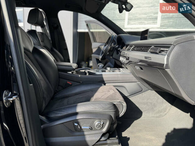 Чорний Ауді SQ7, об'ємом двигуна 3.96 л та пробігом 170 тис. км за 53400 $, фото 49 на Automoto.ua