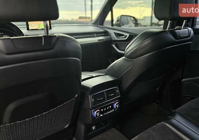 Черный Ауди SQ7, объемом двигателя 3.96 л и пробегом 343 тыс. км за 32999 $, фото 80 на Automoto.ua