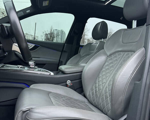 Чорний Ауді SQ7, об'ємом двигуна 3.96 л та пробігом 138 тис. км за 54000 $, фото 12 на Automoto.ua