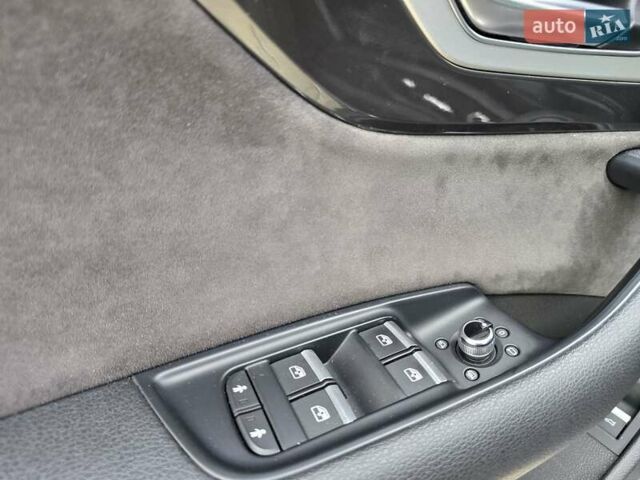 Чорний Ауді SQ7, об'ємом двигуна 3.96 л та пробігом 260 тис. км за 47000 $, фото 68 на Automoto.ua