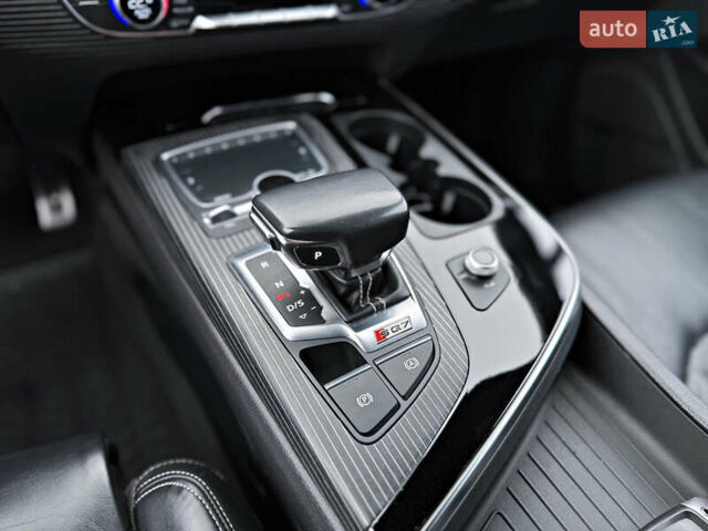 Чорний Ауді SQ7, об'ємом двигуна 3.96 л та пробігом 163 тис. км за 62000 $, фото 41 на Automoto.ua