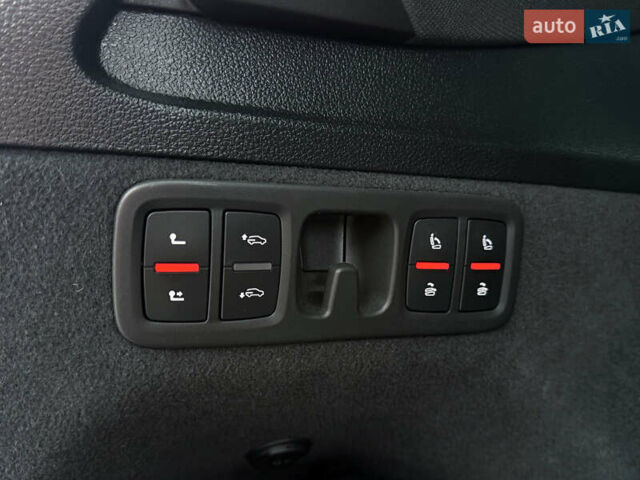 Чорний Ауді SQ7, об'ємом двигуна 3.96 л та пробігом 163 тис. км за 62000 $, фото 7 на Automoto.ua