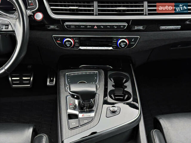 Чорний Ауді SQ7, об'ємом двигуна 3.96 л та пробігом 163 тис. км за 62000 $, фото 58 на Automoto.ua
