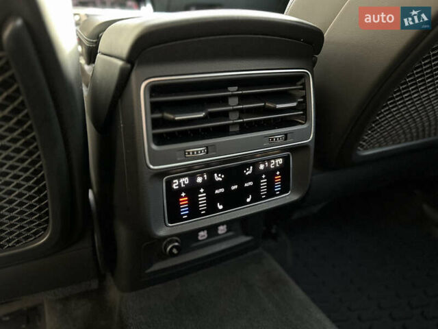 Черный Ауди SQ7, объемом двигателя 4 л и пробегом 105 тыс. км за 66600 $, фото 19 на Automoto.ua