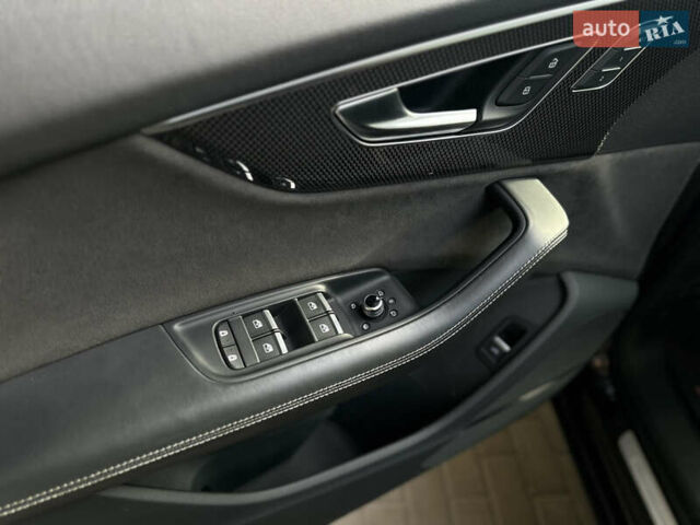 Черный Ауди SQ7, объемом двигателя 4 л и пробегом 105 тыс. км за 66600 $, фото 9 на Automoto.ua