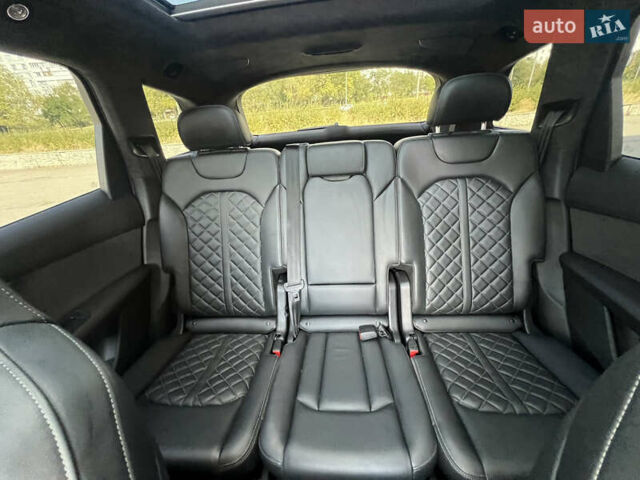 Черный Ауди SQ7, объемом двигателя 4 л и пробегом 48 тыс. км за 72500 $, фото 39 на Automoto.ua