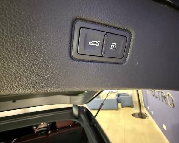 Чорний Ауді SQ7, об'ємом двигуна 4 л та пробігом 42 тис. км за 63999 $, фото 80 на Automoto.ua