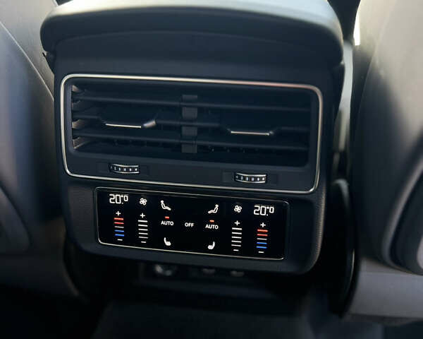Чорний Ауді SQ7, об'ємом двигуна 4 л та пробігом 16 тис. км за 76099 $, фото 38 на Automoto.ua