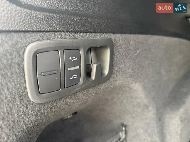 Черный Ауди SQ7, объемом двигателя 4 л и пробегом 61 тыс. км за 73500 $, фото 16 на Automoto.ua