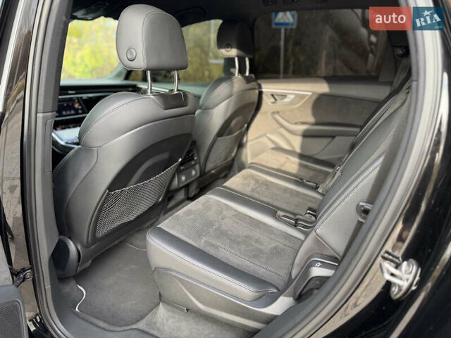 Черный Ауди SQ7, объемом двигателя 4 л и пробегом 61 тыс. км за 73500 $, фото 36 на Automoto.ua