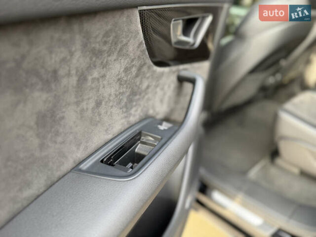 Черный Ауди SQ7, объемом двигателя 4 л и пробегом 61 тыс. км за 73500 $, фото 18 на Automoto.ua