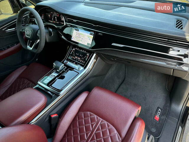 Черный Ауди SQ7, объемом двигателя 4 л и пробегом 83 тыс. км за 73800 $, фото 62 на Automoto.ua