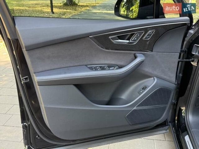 Чорний Ауді SQ7, об'ємом двигуна 4 л та пробігом 70 тис. км за 85950 $, фото 51 на Automoto.ua