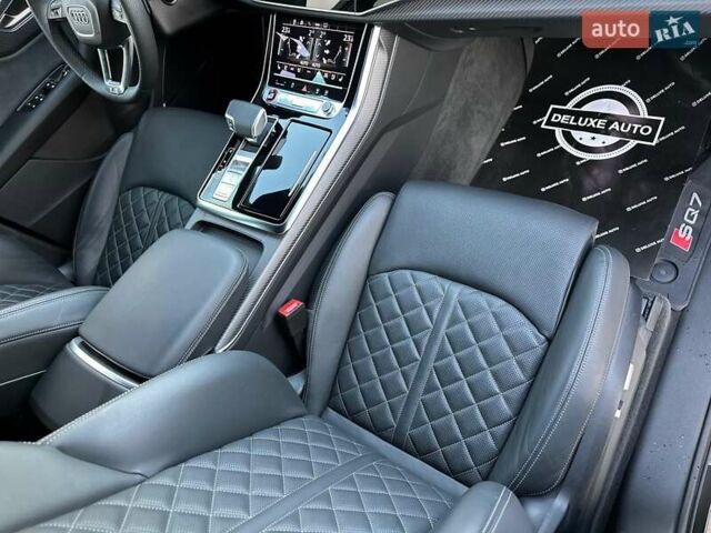 Черный Ауди SQ7, объемом двигателя 4 л и пробегом 20 тыс. км за 109900 $, фото 62 на Automoto.ua