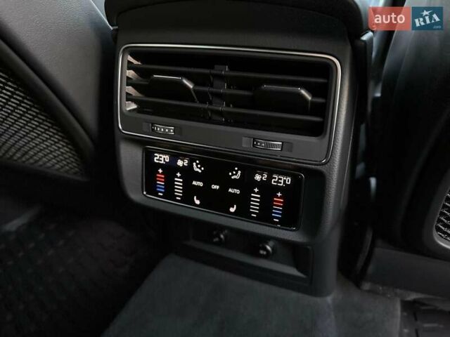 Черный Ауди SQ7, объемом двигателя 4 л и пробегом 20 тыс. км за 109900 $, фото 75 на Automoto.ua