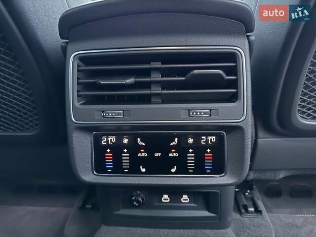 Черный Ауди SQ7, объемом двигателя 4 л и пробегом 20 тыс. км за 107000 $, фото 19 на Automoto.ua