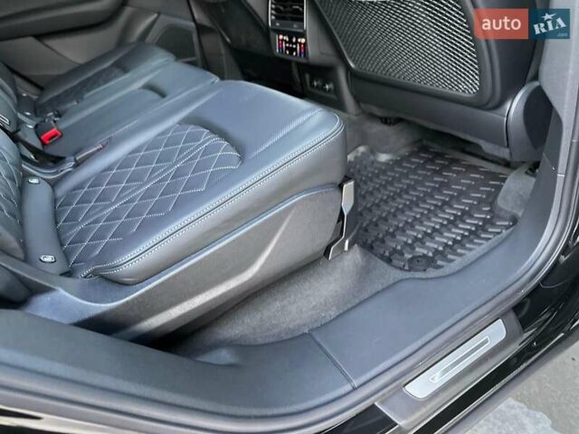 Черный Ауди SQ7, объемом двигателя 4 л и пробегом 20 тыс. км за 109900 $, фото 70 на Automoto.ua