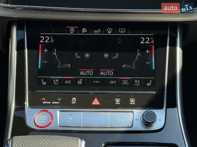 Красный Ауди SQ7, объемом двигателя 4 л и пробегом 73 тыс. км за 85000 $, фото 55 на Automoto.ua