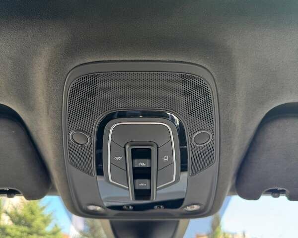 Красный Ауди SQ7, объемом двигателя 4 л и пробегом 73 тыс. км за 85000 $, фото 74 на Automoto.ua